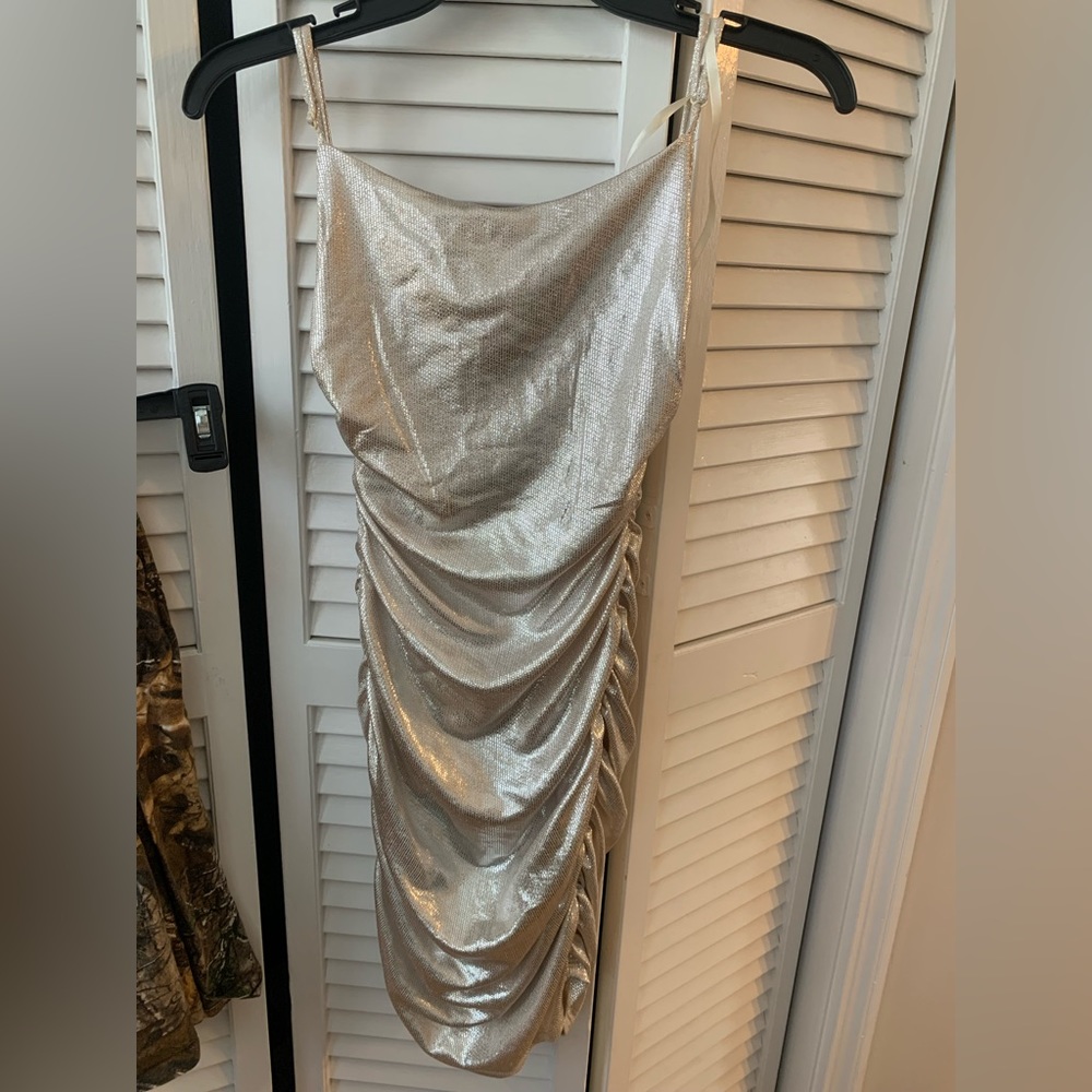 never worn, tried on once